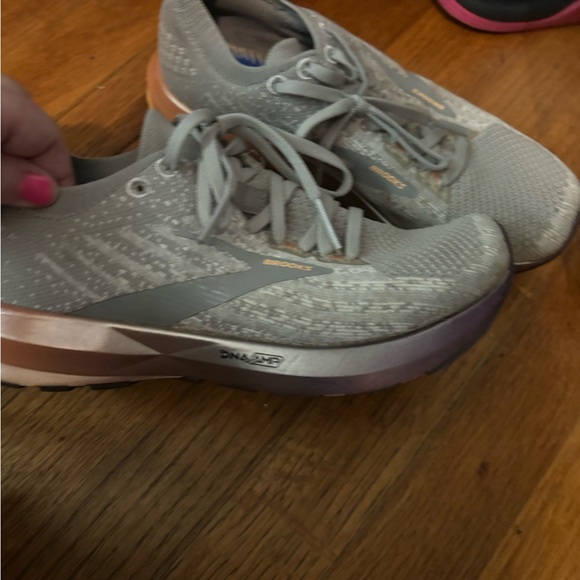 Cute Brooks missing inserts 6.5 - Picture 2 of 3